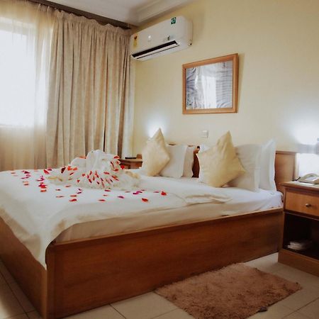טמה Hotel Marjorie 'Y' מראה חיצוני תמונה