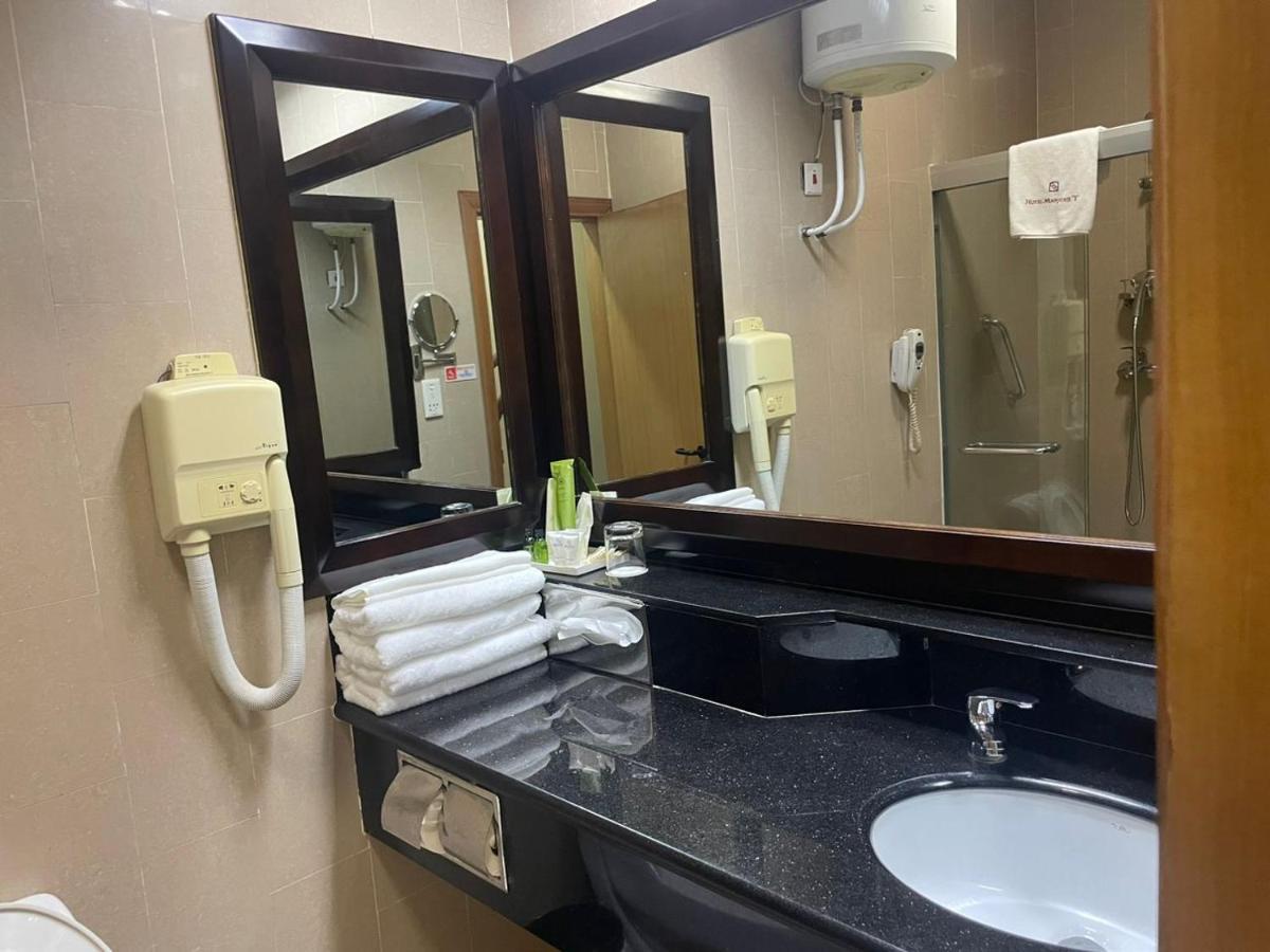 טמה Hotel Marjorie 'Y' מראה חיצוני תמונה