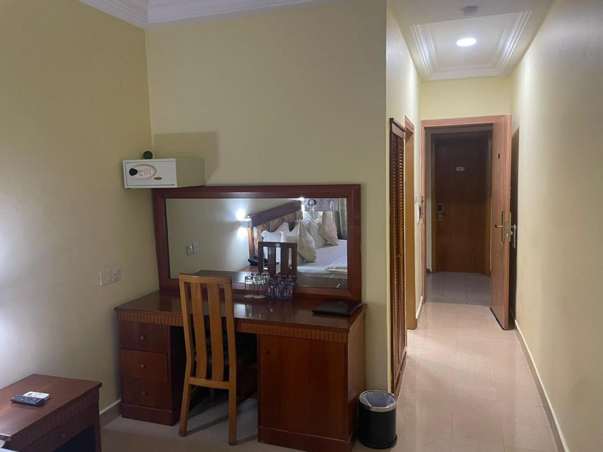 טמה Hotel Marjorie 'Y' מראה חיצוני תמונה