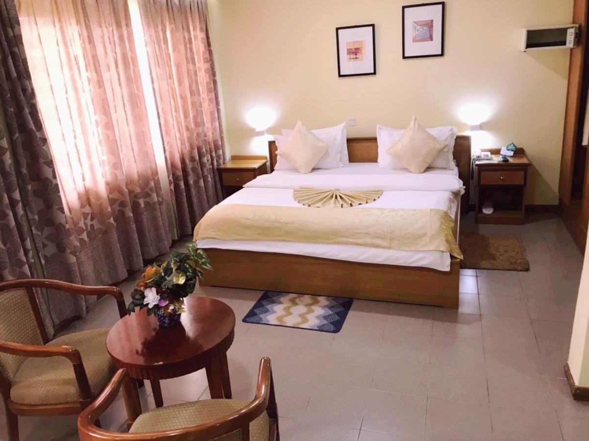 טמה Hotel Marjorie 'Y' מראה חיצוני תמונה