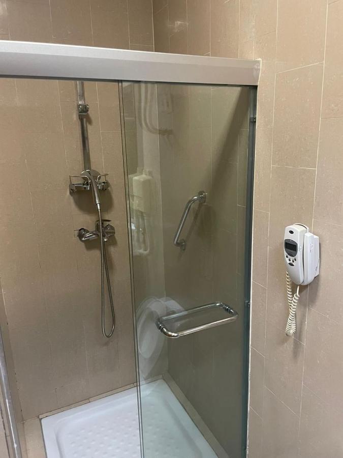 טמה Hotel Marjorie 'Y' מראה חיצוני תמונה