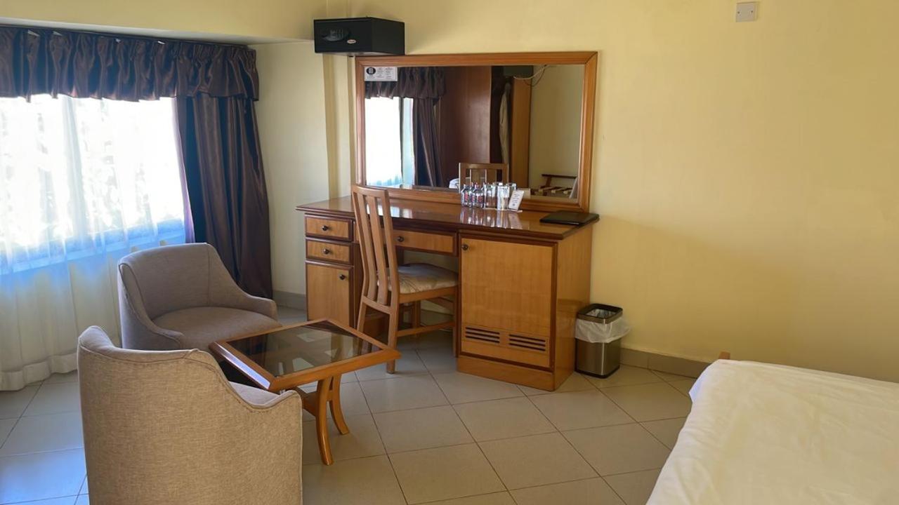 טמה Hotel Marjorie 'Y' מראה חיצוני תמונה