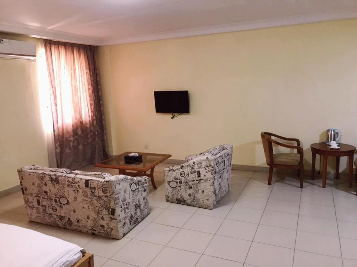 טמה Hotel Marjorie 'Y' מראה חיצוני תמונה