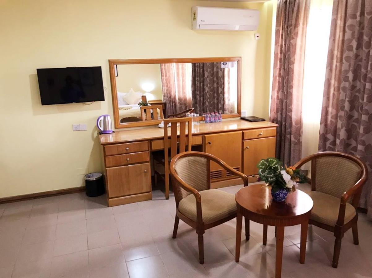 טמה Hotel Marjorie 'Y' מראה חיצוני תמונה