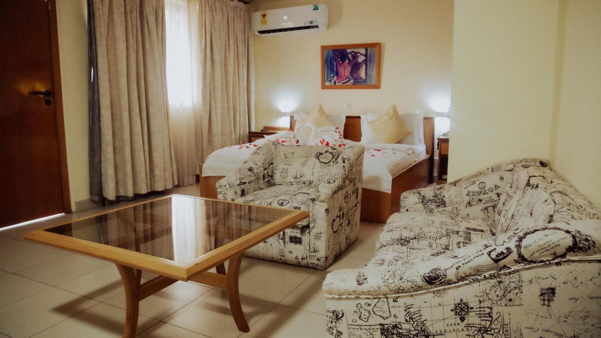 טמה Hotel Marjorie 'Y' מראה חיצוני תמונה